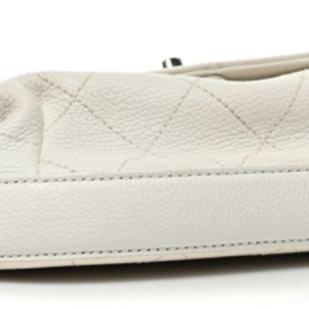 Beautiful White Chanel Crossbody In very good condition! Authentic! - Picture 3 of 7